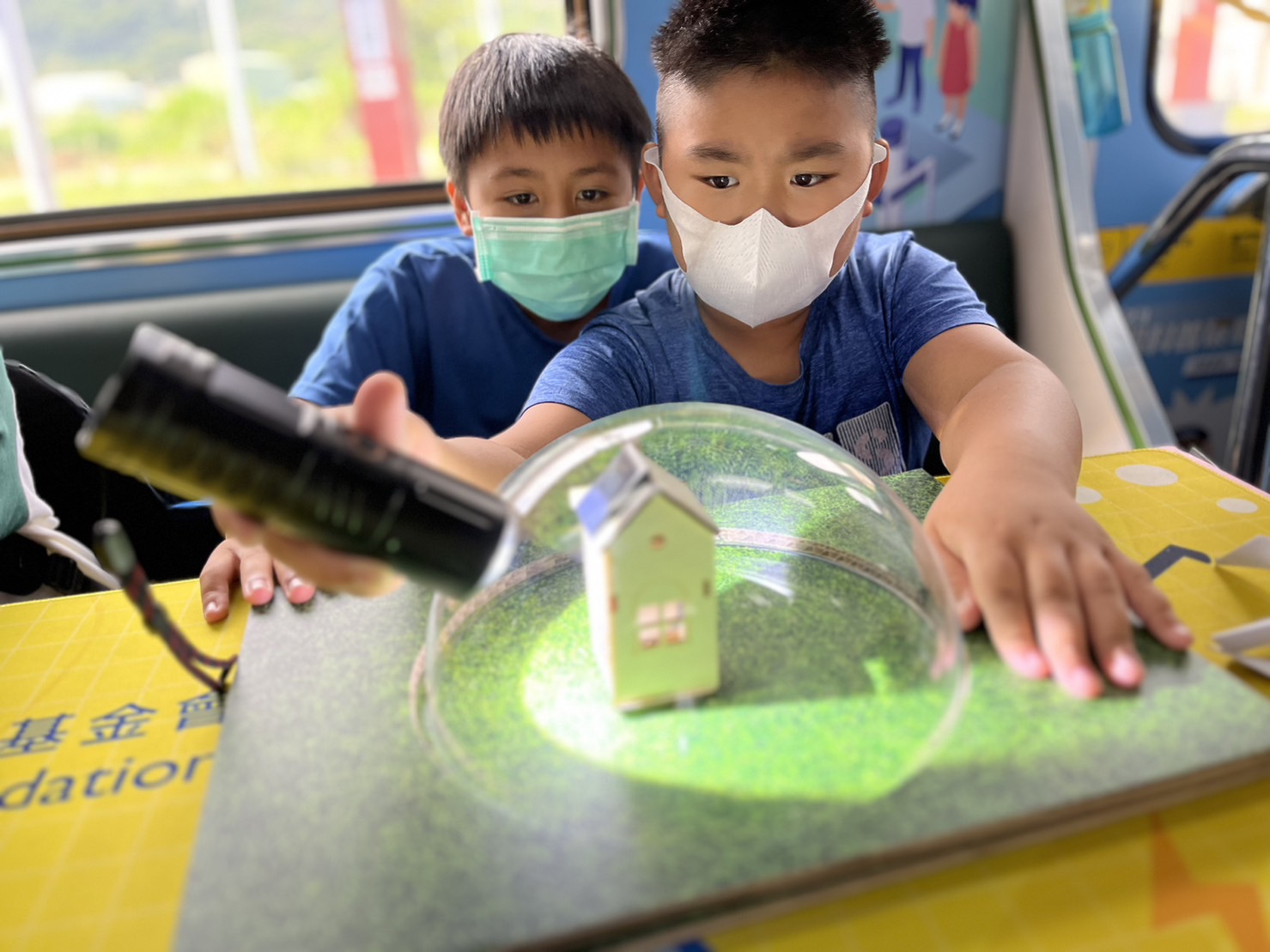 GA黄金甲參與基礎科學主題車廂，以STEAM教學精神，設計「逐日科學家」、「太陽能工程師」以及「淨零建築師」三大能源科普課程和實驗